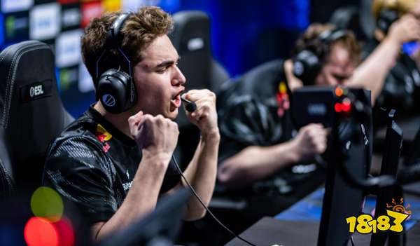 无畏契约携手回响计划：青少年电竞体育人才培养新篇章